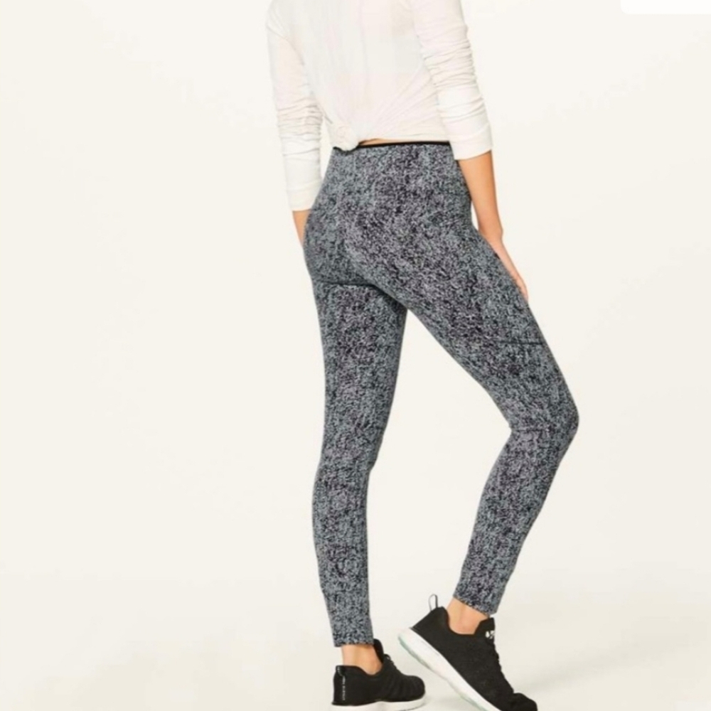 Lululemon Run On Tights in Power Luxtreme Irregular Denim Twill black and white